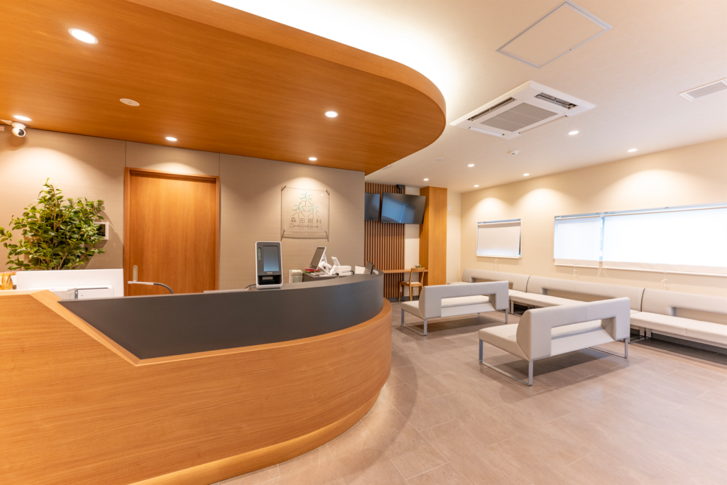 森田眼科の外観・入り口（川口市・西川口駅徒歩4分／バリアフリー対応）